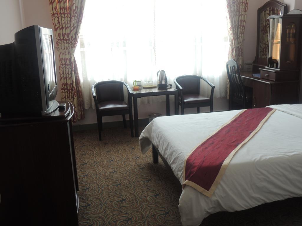 Y Lan Hotel Da Lat Exterior photo